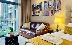 Menlyn Maine Residences - Napoli With King Sized Bed